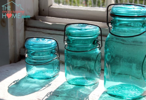  Use canning jars to create a countdown or advent calendar